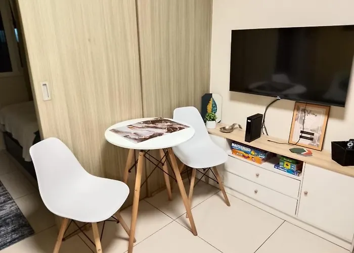 Apartment Near Moa, Naia, Picc, & Ccp That Is Comfy With A View! *